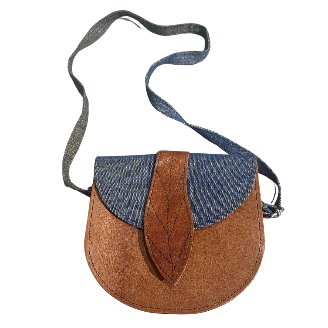Tasche mit Blattverschluss / Braun mit Blau (länglich)