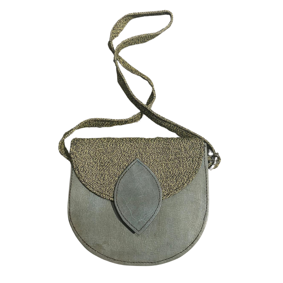 Tasche mit Blattverschluss / Graublau mit Grün