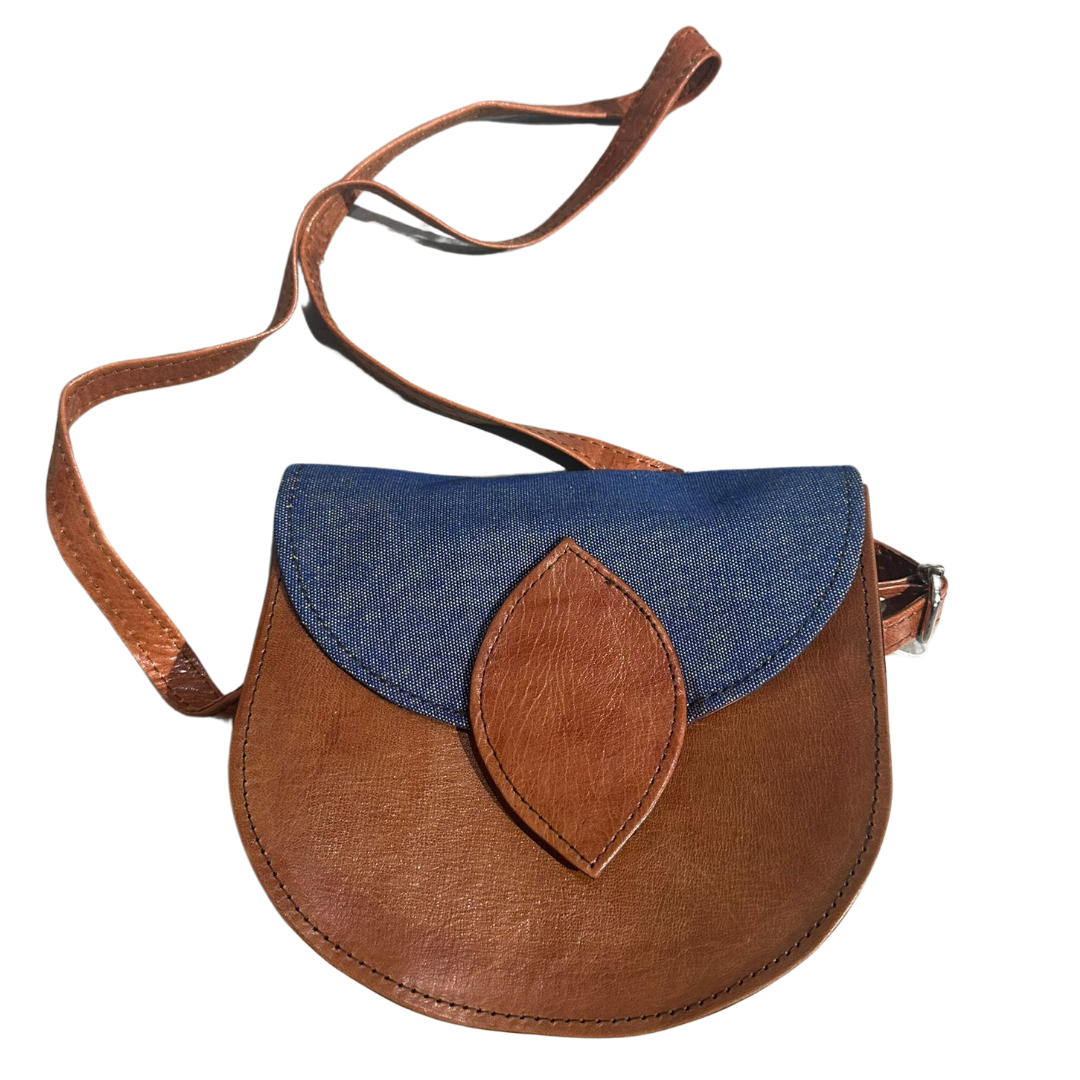 Tasche mit Blattverschluss / Braun mit Blau (rund)