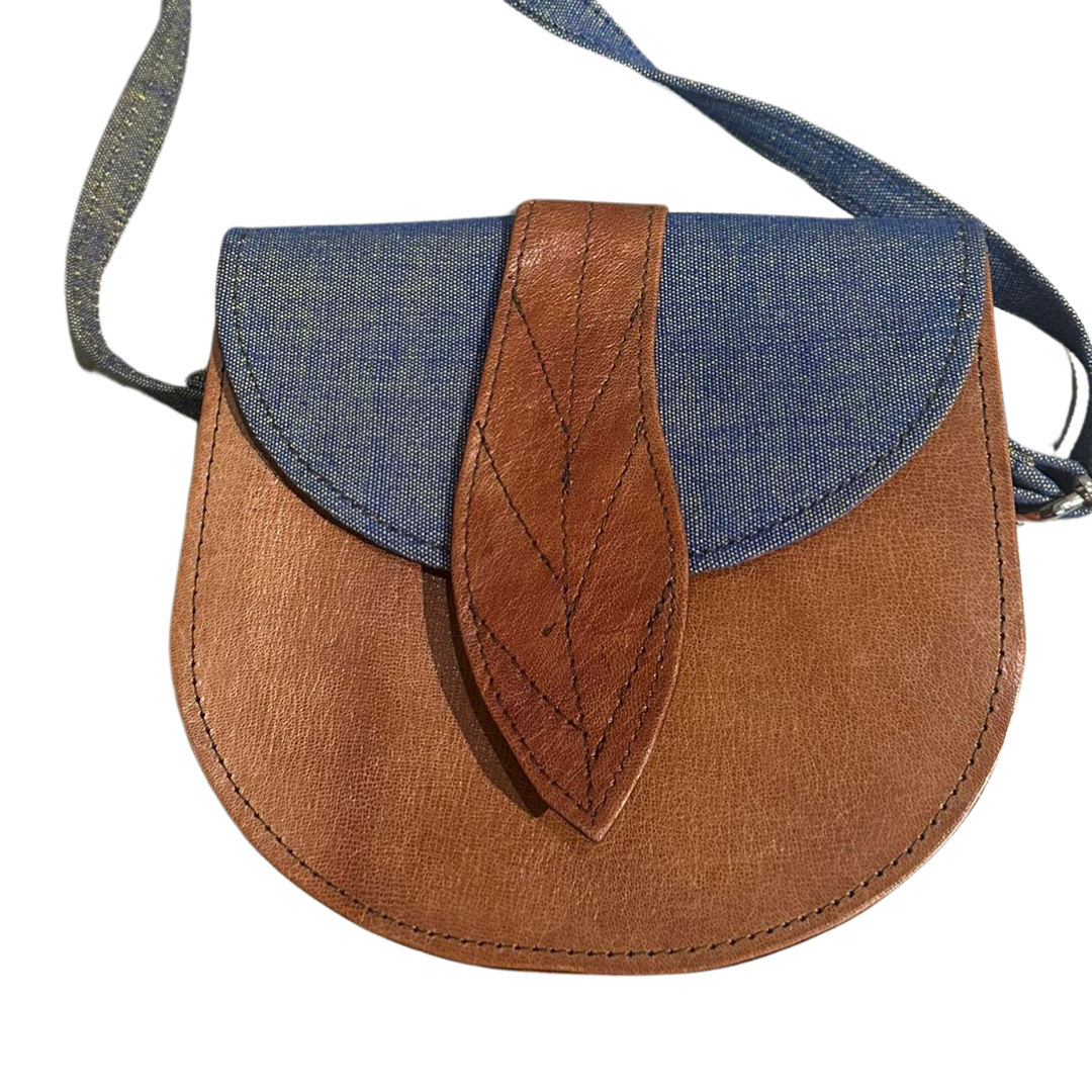 Tasche mit Blattverschluss / Braun mit Blau (länglich)