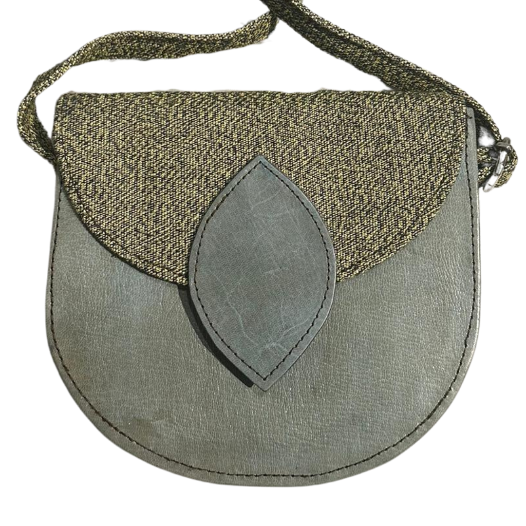 Tasche mit Blattverschluss / Graublau mit Grün