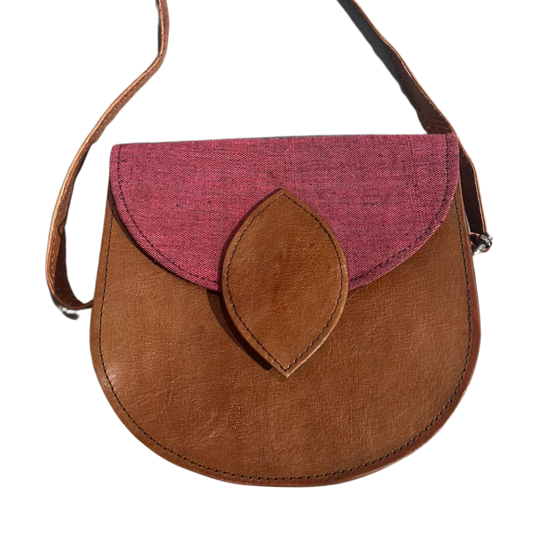 Tasche mit Blattverschluss / Braun mit Altrosa (rund)