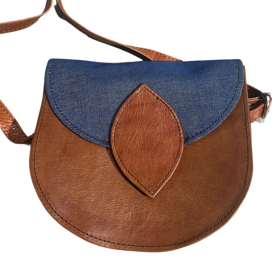 Tasche mit Blattverschluss / Braun mit Blau (rund)
