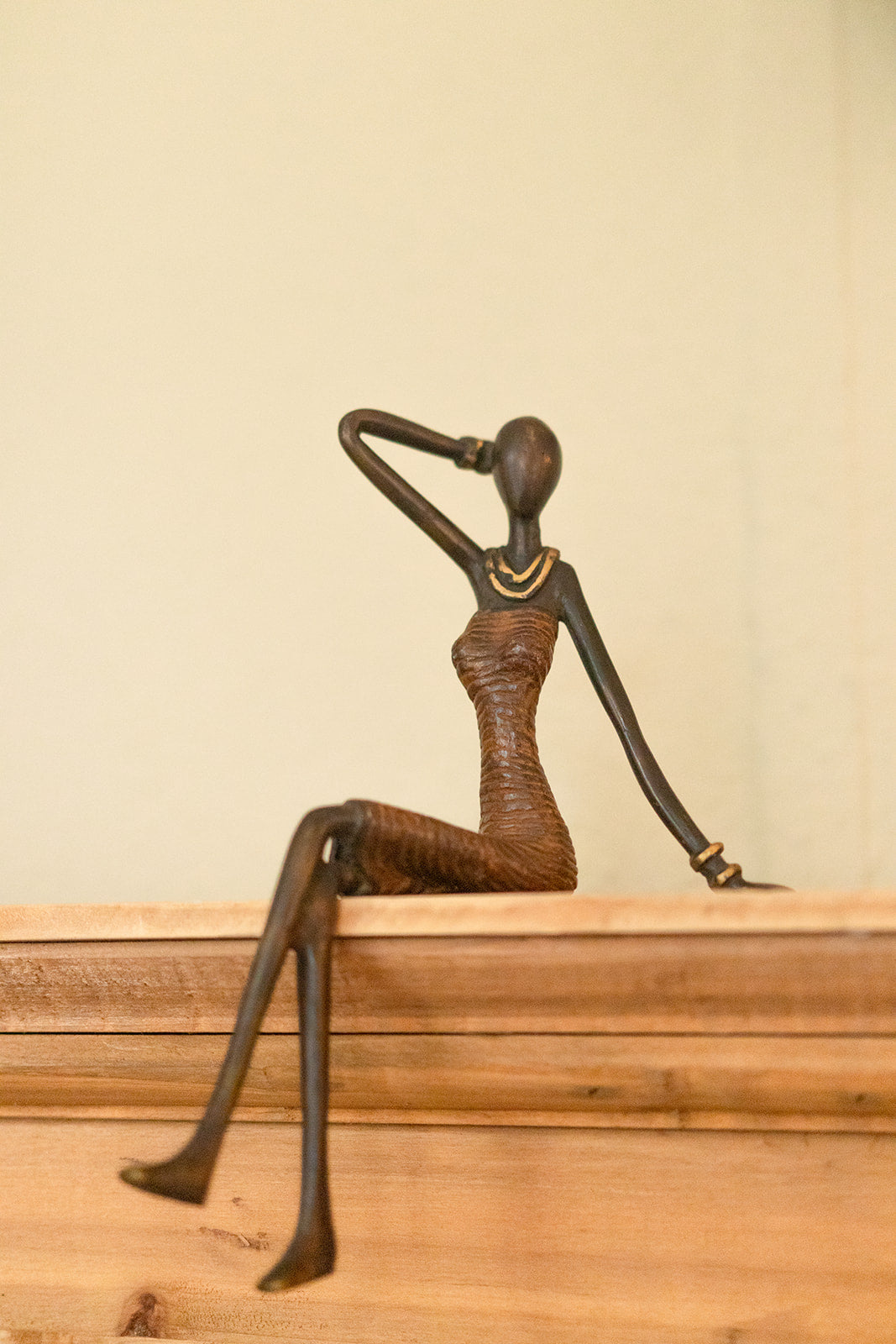 Bronze statue - Seated woman